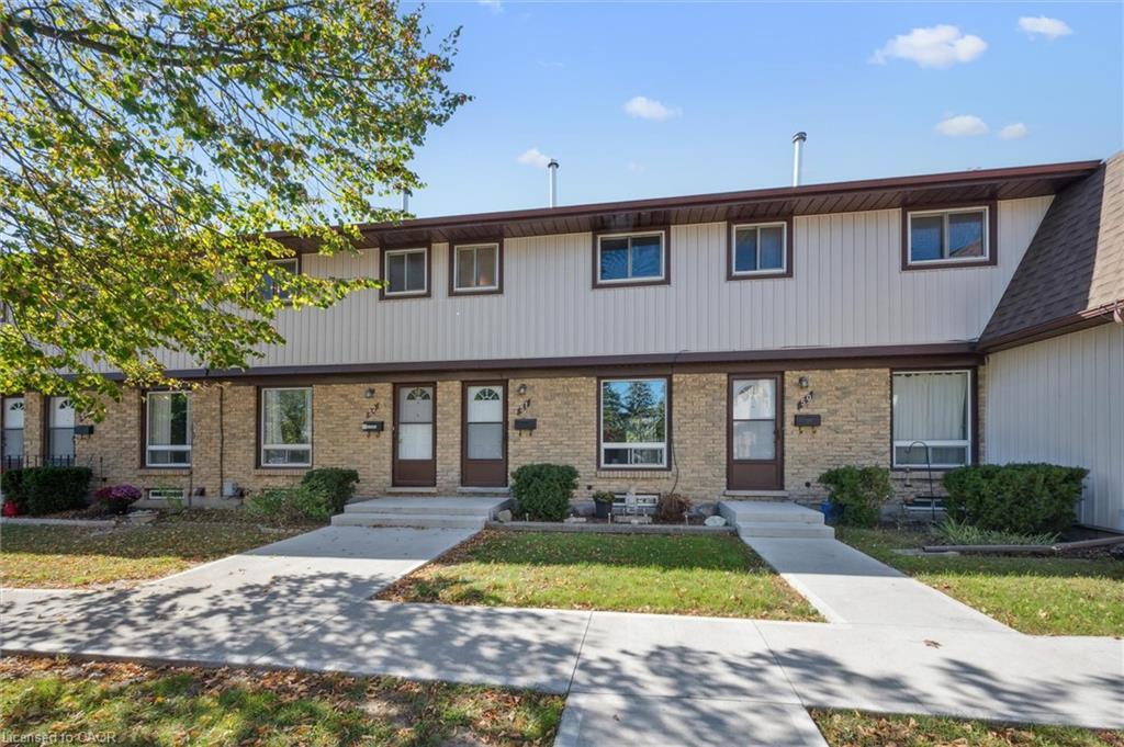 51-210 Glamis Road, Cambridge, ON - Outdoor With Facade