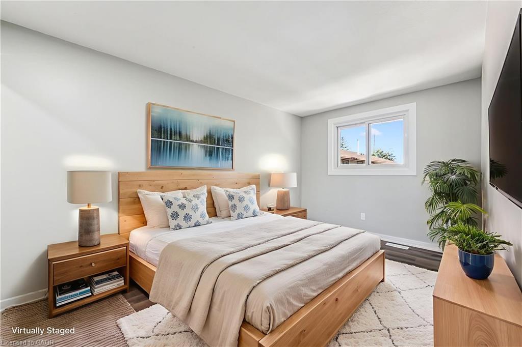 51-210 Glamis Road, Cambridge, ON - Indoor Photo Showing Bedroom