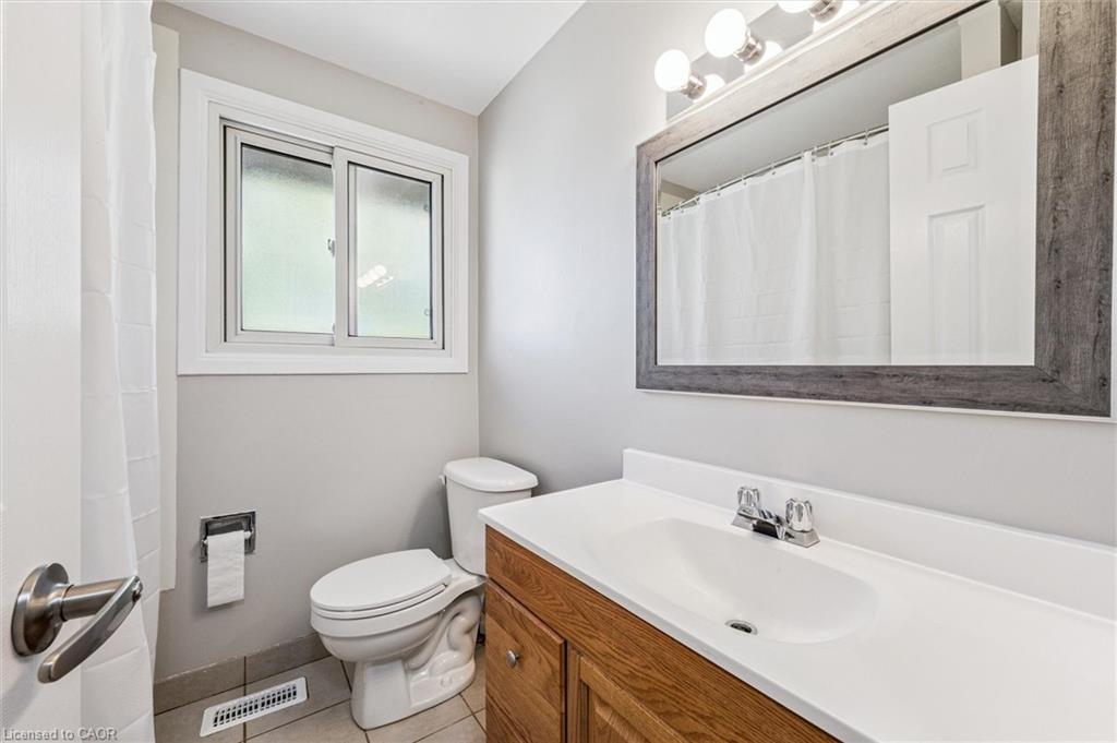 51-210 Glamis Road, Cambridge, ON - Indoor Photo Showing Bathroom