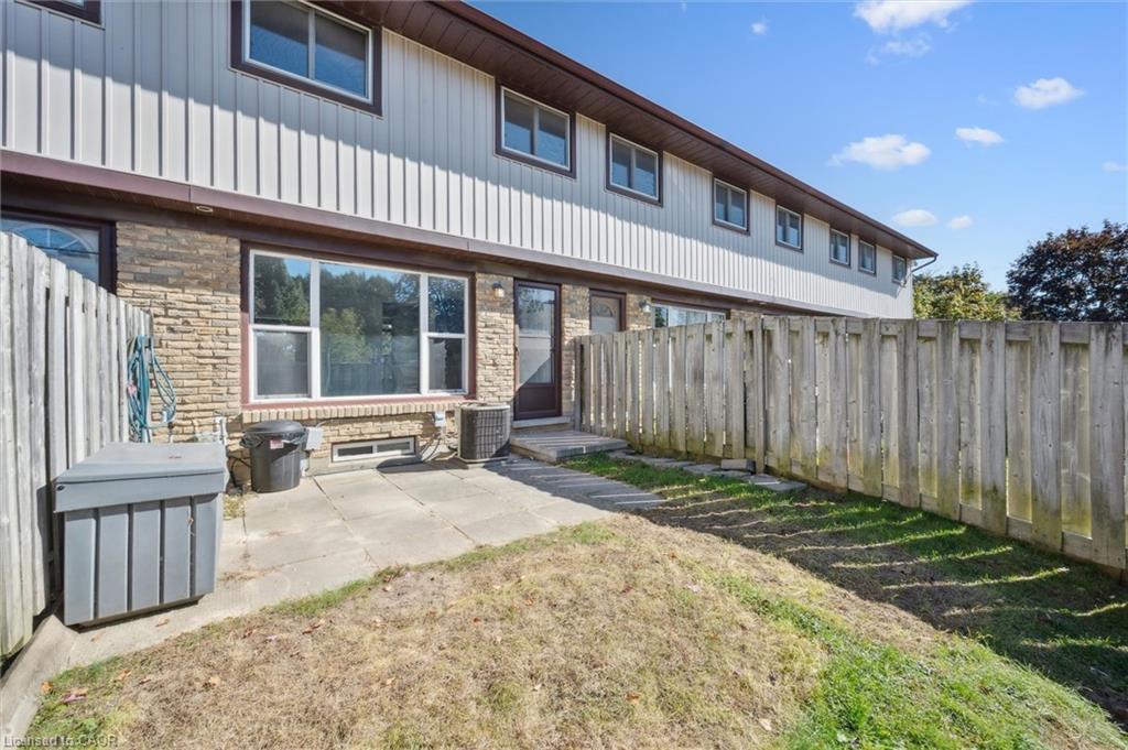 51-210 Glamis Road, Cambridge, ON - Outdoor