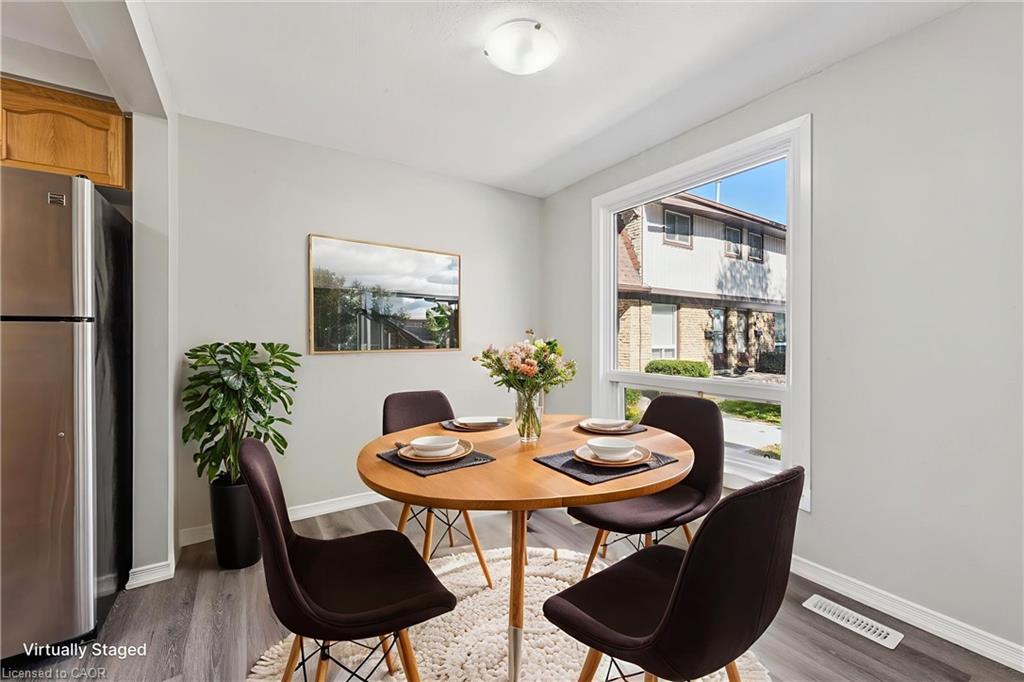 51-210 Glamis Road, Cambridge, ON - Indoor Photo Showing Dining Room