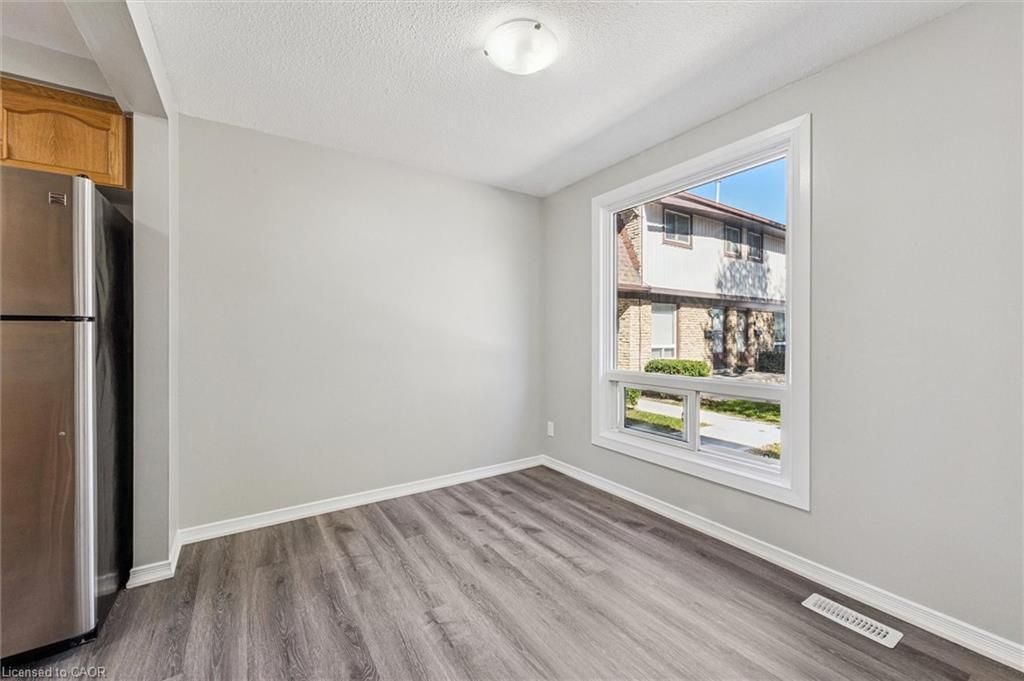 51-210 Glamis Road, Cambridge, ON - Indoor Photo Showing Other Room