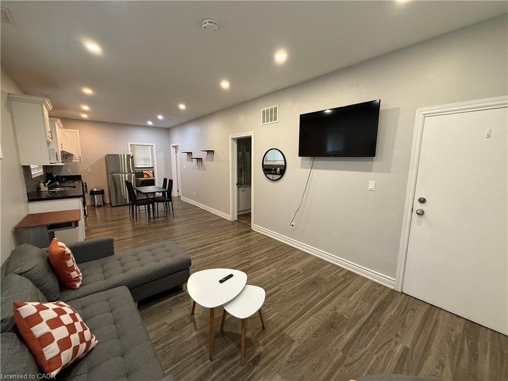 106 Spadina Avenue, Hamilton, ON - Indoor