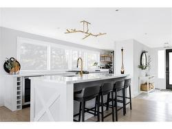 2872 Muskoka Road 118 W Muskoka Lakes, ON P0B 1J0