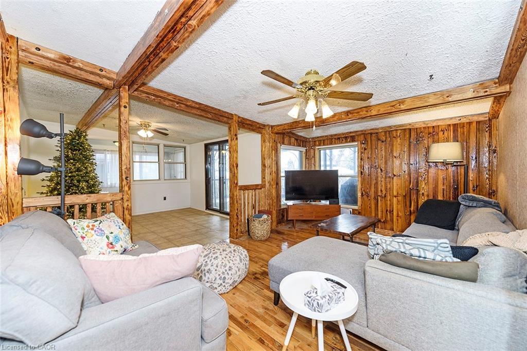 58 Eastvale Place, Hamilton, ON - Indoor Photo Showing Living Room