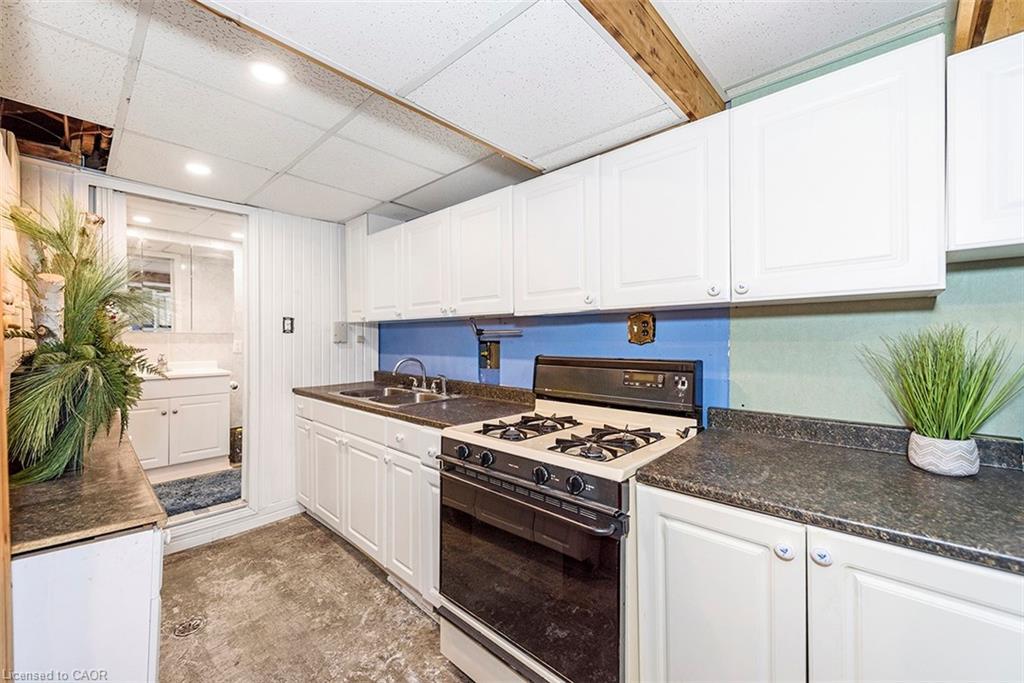 58 Eastvale Place, Hamilton, ON - Indoor Photo Showing Kitchen With Double Sink