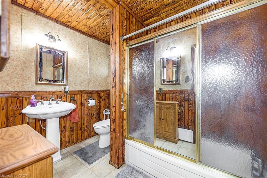 58 Eastvale Place, Hamilton, ON - Indoor Photo Showing Bathroom