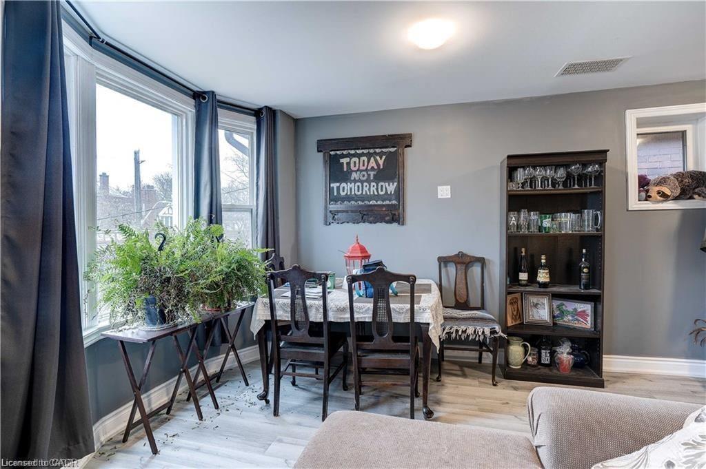 Upper-24 Avalon Place, Hamilton, ON - Indoor Photo Showing Dining Room