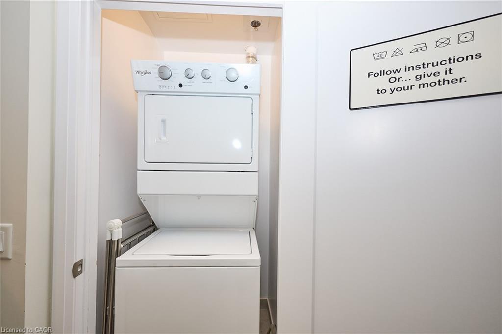 530-16 Concord Place, Grimsby, ON - Indoor Photo Showing Laundry Room