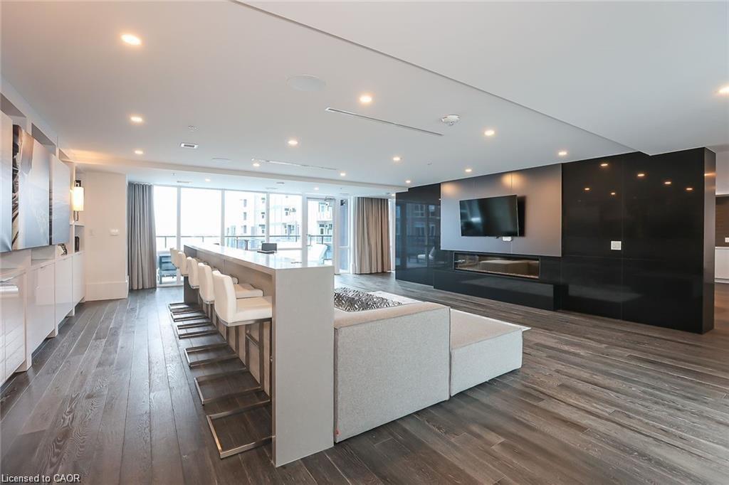 530-16 Concord Place, Grimsby, ON - Indoor