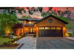 484 Aspen Forest Drive Oakville, ON L6J 6H7