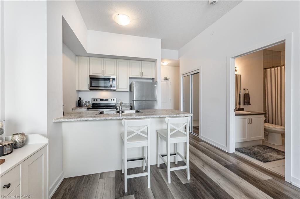 121-450 Dundas Street E, Waterdown, ON - Indoor Photo Showing Kitchen With Double Sink