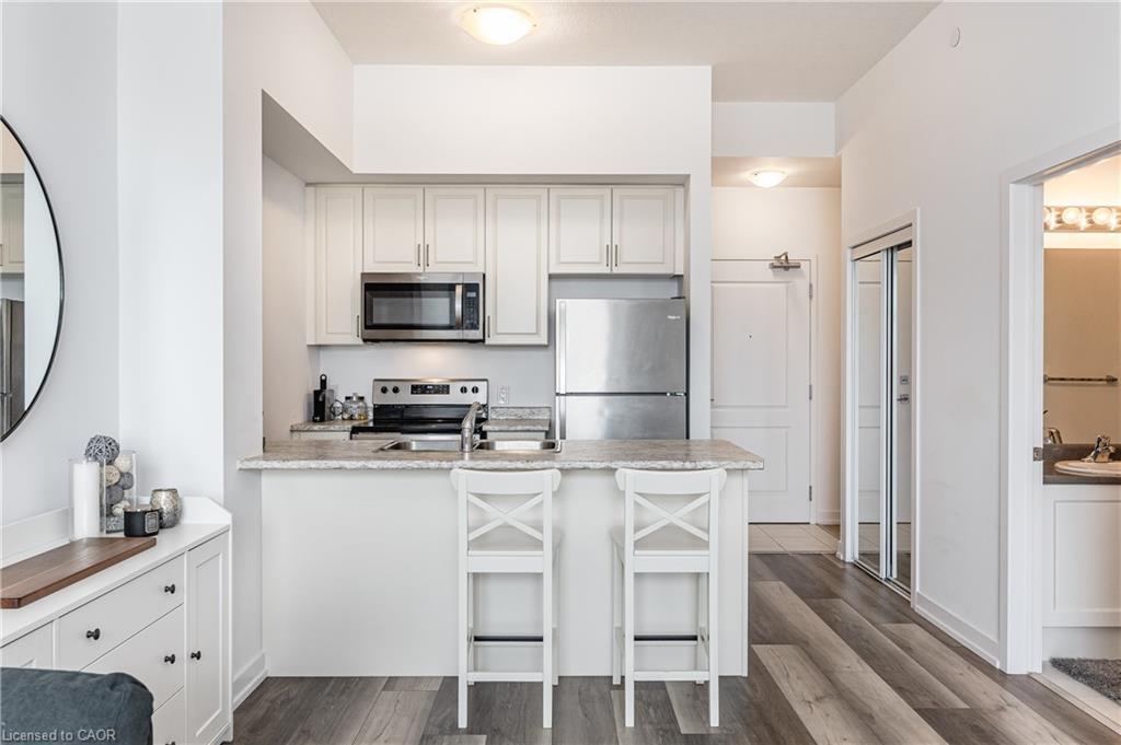 121-450 Dundas Street E, Waterdown, ON - Indoor Photo Showing Kitchen With Stainless Steel Kitchen