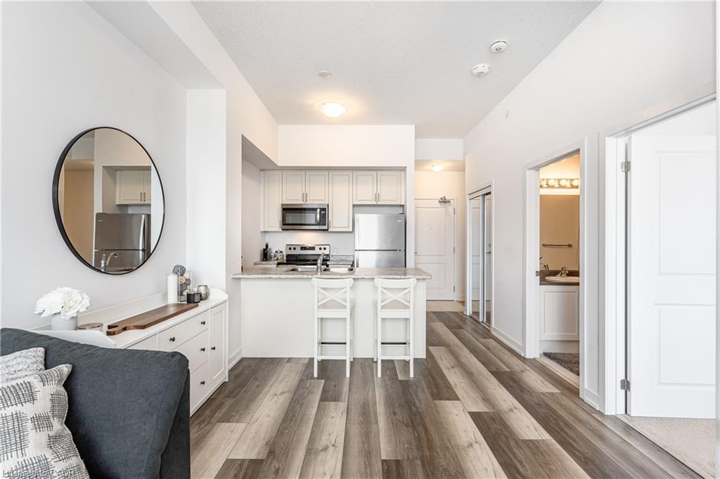 121-450 Dundas Street E, Waterdown, ON - Indoor Photo Showing Kitchen