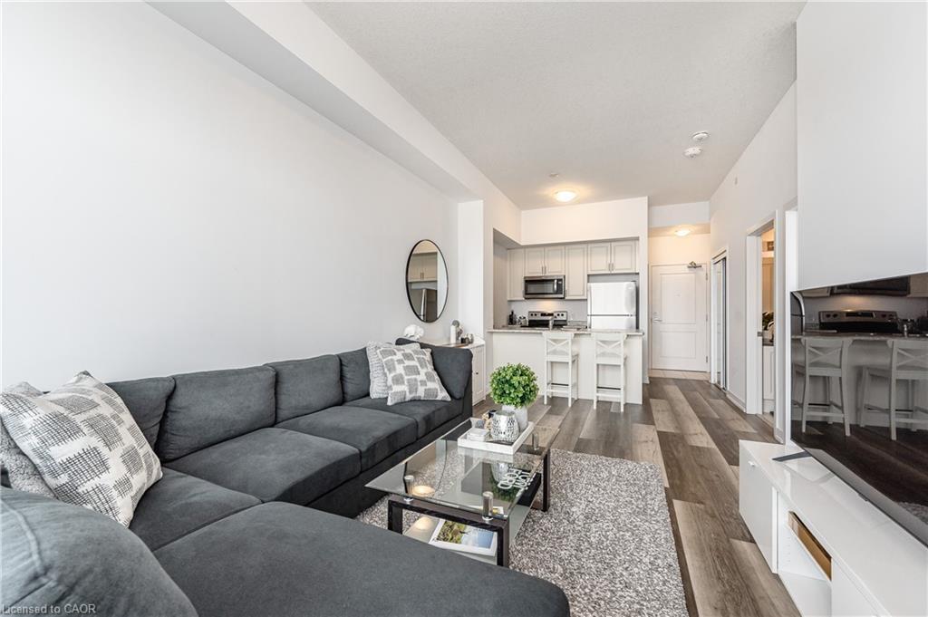 121-450 Dundas Street E, Waterdown, ON - Indoor Photo Showing Living Room