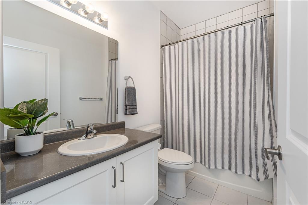121-450 Dundas Street E, Waterdown, ON - Indoor Photo Showing Bathroom