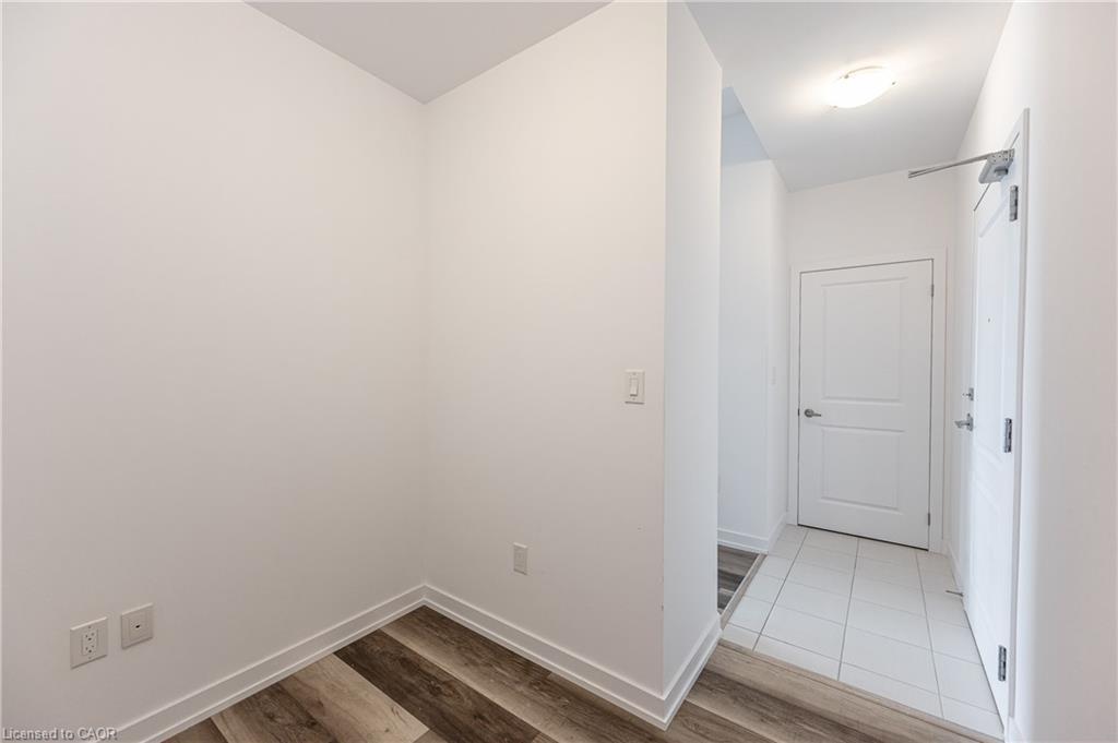 121-450 Dundas Street E, Waterdown, ON - Indoor Photo Showing Other Room