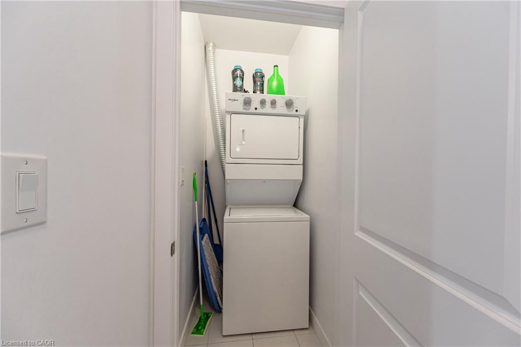 121-450 Dundas Street E, Waterdown, ON - Indoor Photo Showing Laundry Room