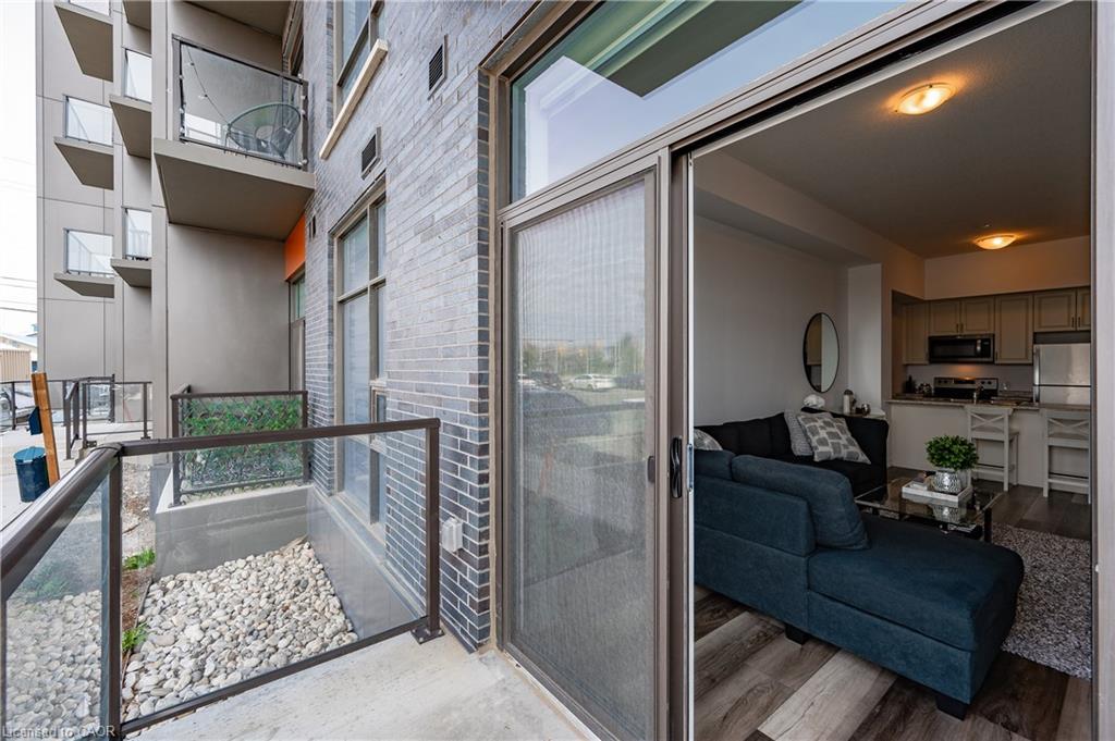 121-450 Dundas Street E, Waterdown, ON - Outdoor With Balcony With Exterior