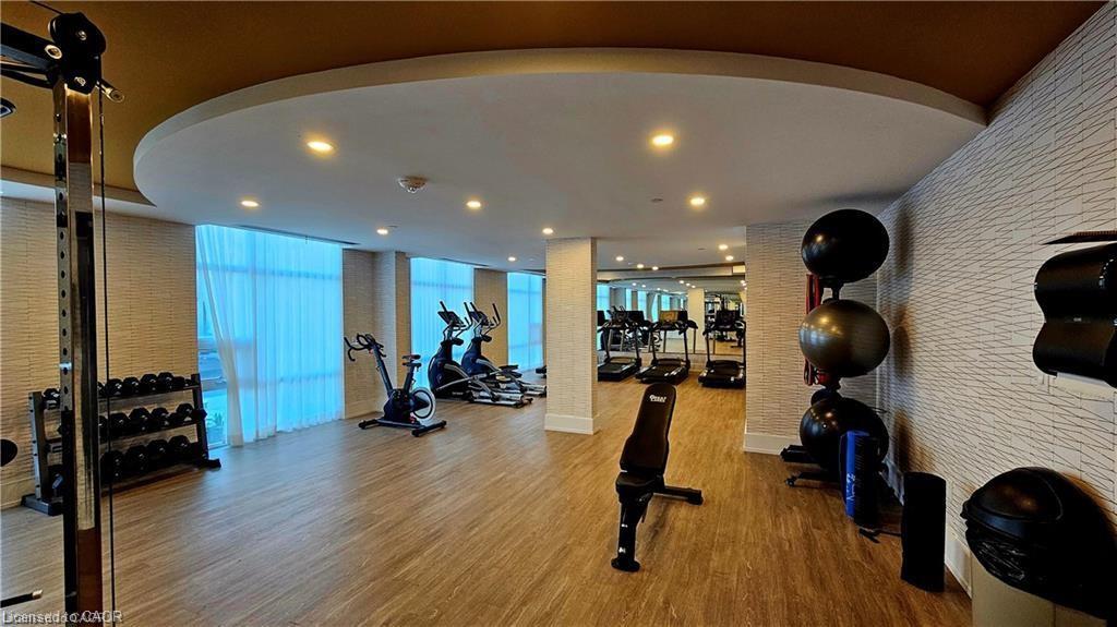 121-450 Dundas Street E, Waterdown, ON - Indoor Photo Showing Gym Room
