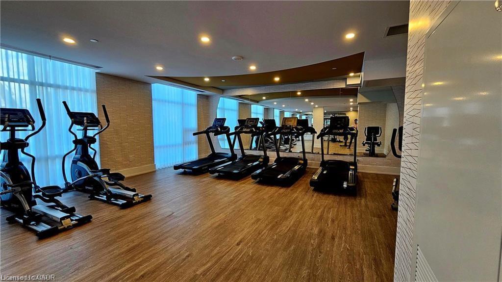 121-450 Dundas Street E, Waterdown, ON - Indoor Photo Showing Gym Room