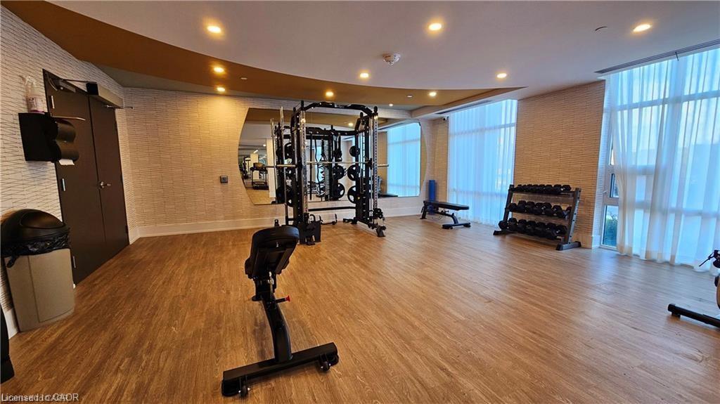 121-450 Dundas Street E, Waterdown, ON - Indoor Photo Showing Gym Room