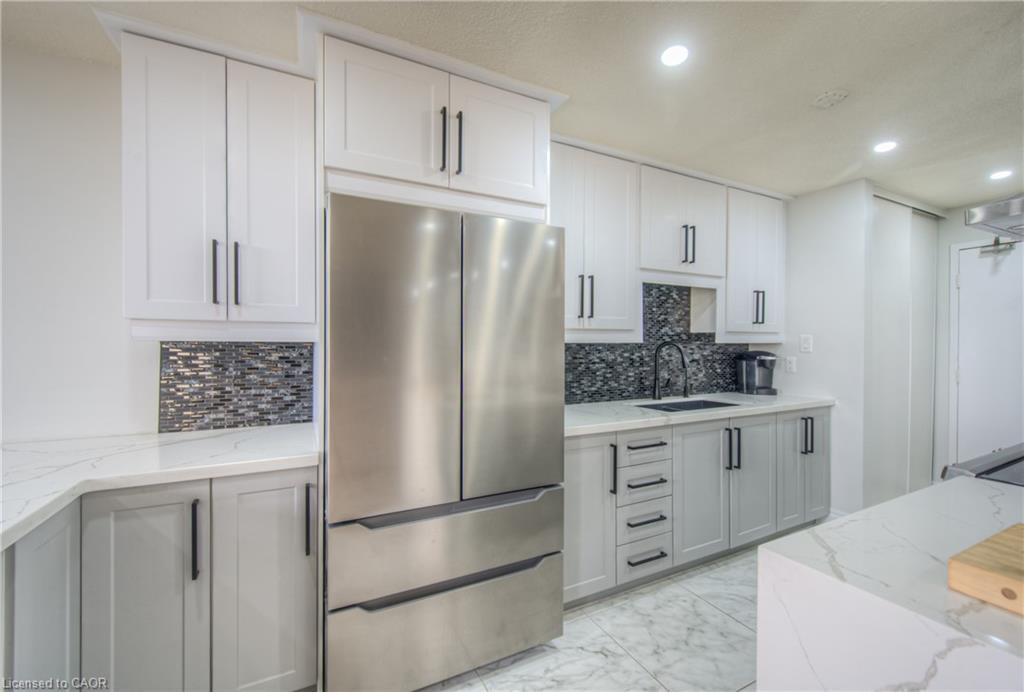 410-185 Kehl Street, Kitchener, ON - Indoor Photo Showing Kitchen