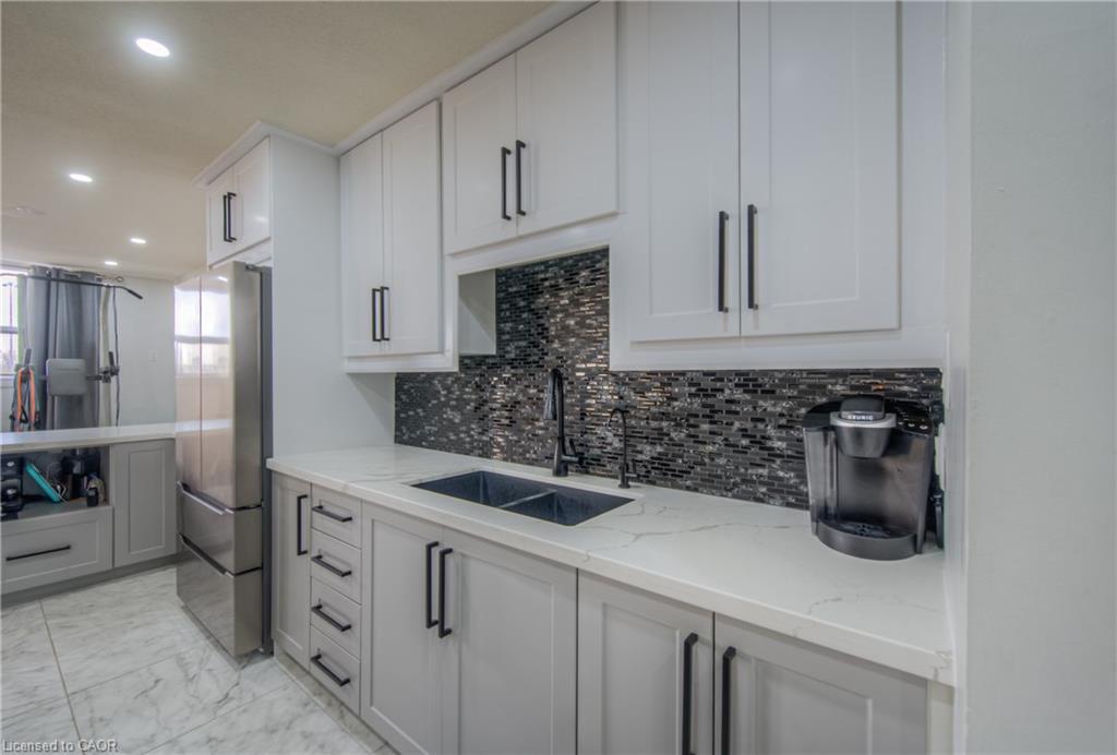410-185 Kehl Street, Kitchener, ON - Indoor Photo Showing Kitchen With Double Sink With Upgraded Kitchen