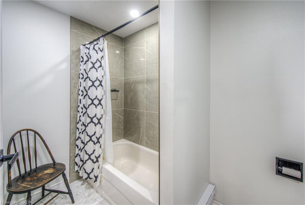 410-185 Kehl Street, Kitchener, ON - Indoor Photo Showing Bathroom