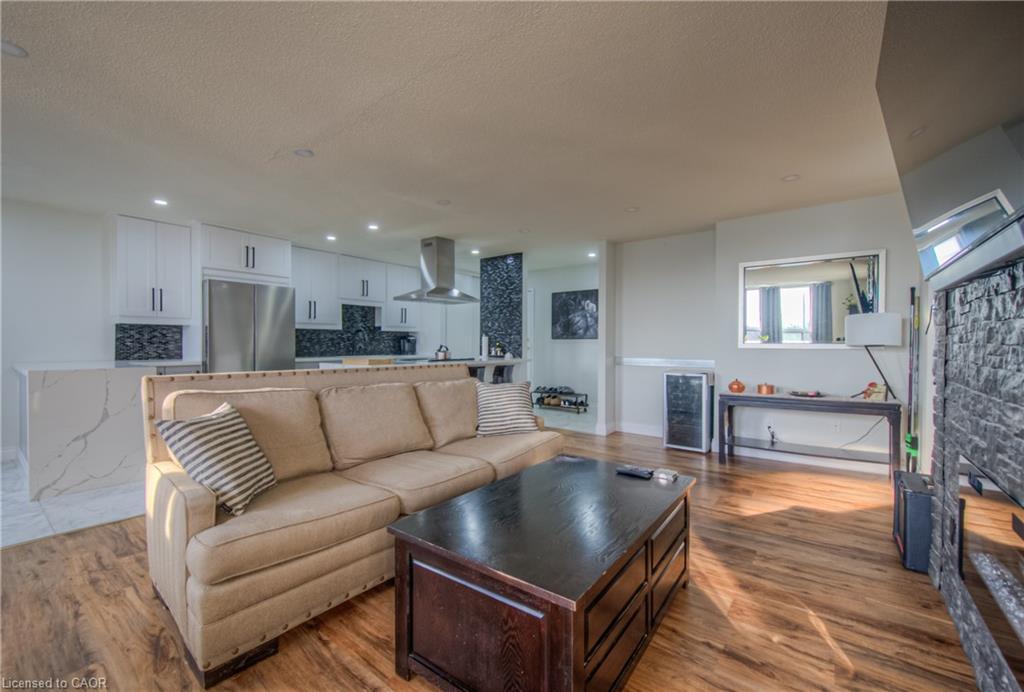 410-185 Kehl Street, Kitchener, ON - Indoor Photo Showing Living Room