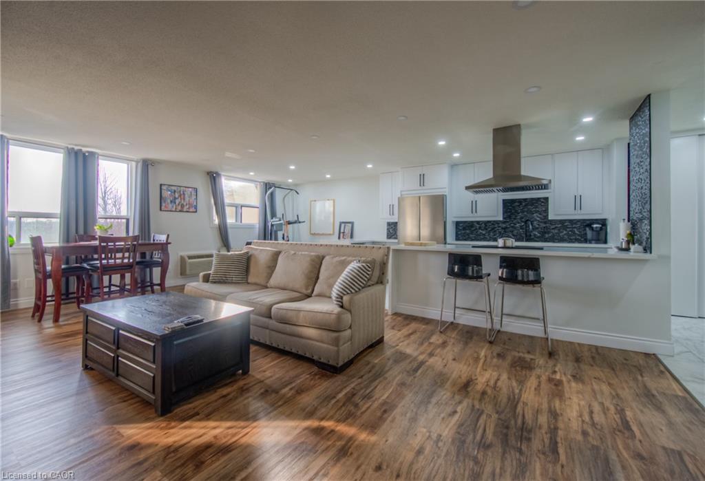 410-185 Kehl Street, Kitchener, ON - Indoor Photo Showing Living Room