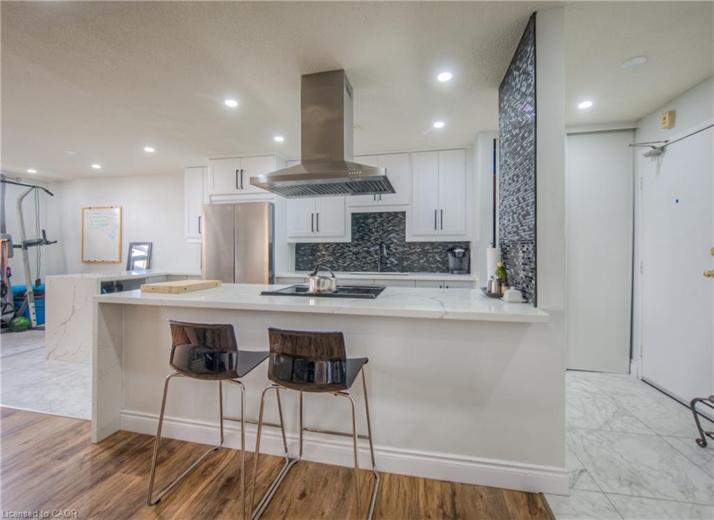 410-185 Kehl Street, Kitchener, ON - Indoor Photo Showing Kitchen With Upgraded Kitchen
