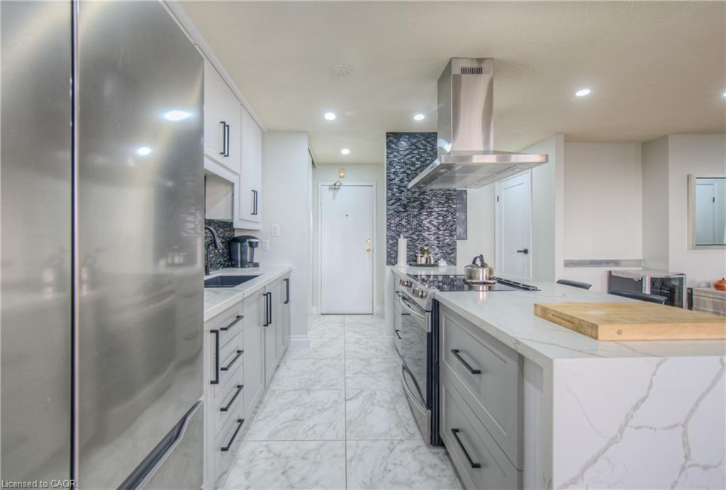 410-185 Kehl Street, Kitchener, ON - Indoor Photo Showing Kitchen With Upgraded Kitchen