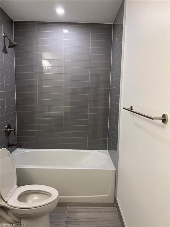 405-5 Wellington Street S, Kitchener, ON - Indoor Photo Showing Bathroom
