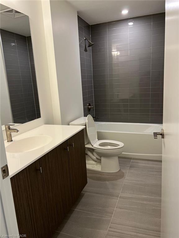 405-5 Wellington Street S, Kitchener, ON - Indoor Photo Showing Bathroom