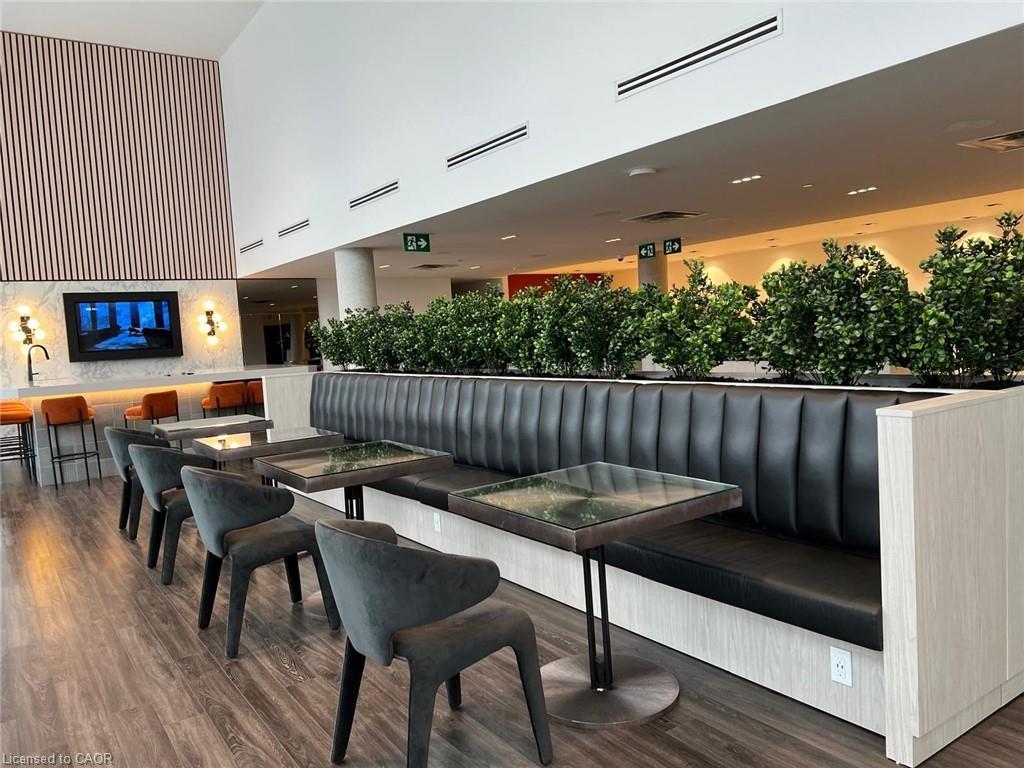 405-5 Wellington Street S, Kitchener, ON - Indoor