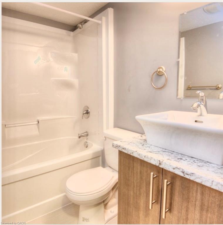 22-58 Howe Drive, Kitchener, ON - Indoor Photo Showing Bathroom