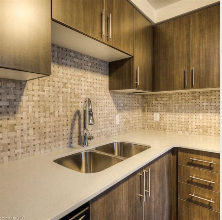 22-58 Howe Drive, Kitchener, ON - Indoor Photo Showing Kitchen With Double Sink