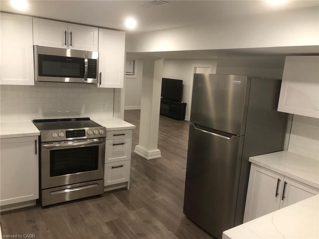 Lower-92 South Bend Road W, Hamilton, ON - Indoor Photo Showing Kitchen