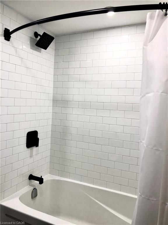 Lower-92 South Bend Road W, Hamilton, ON - Indoor Photo Showing Bathroom