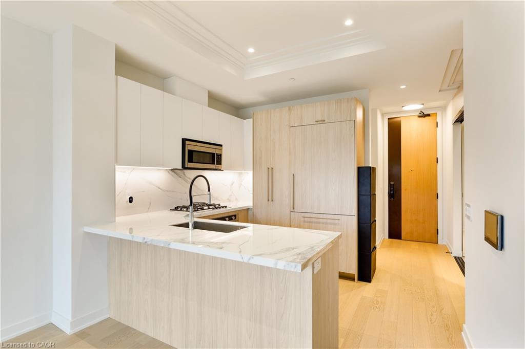 307-123 Maurice Drive, Oakville, ON - Indoor Photo Showing Kitchen