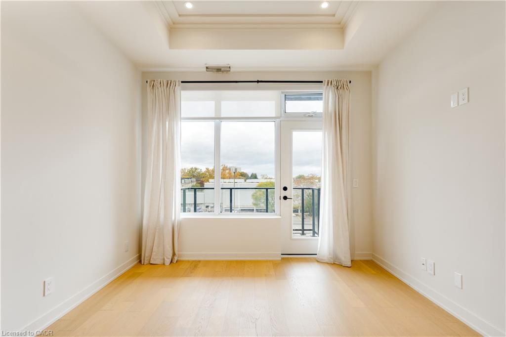 307-123 Maurice Drive, Oakville, ON - Indoor Photo Showing Other Room
