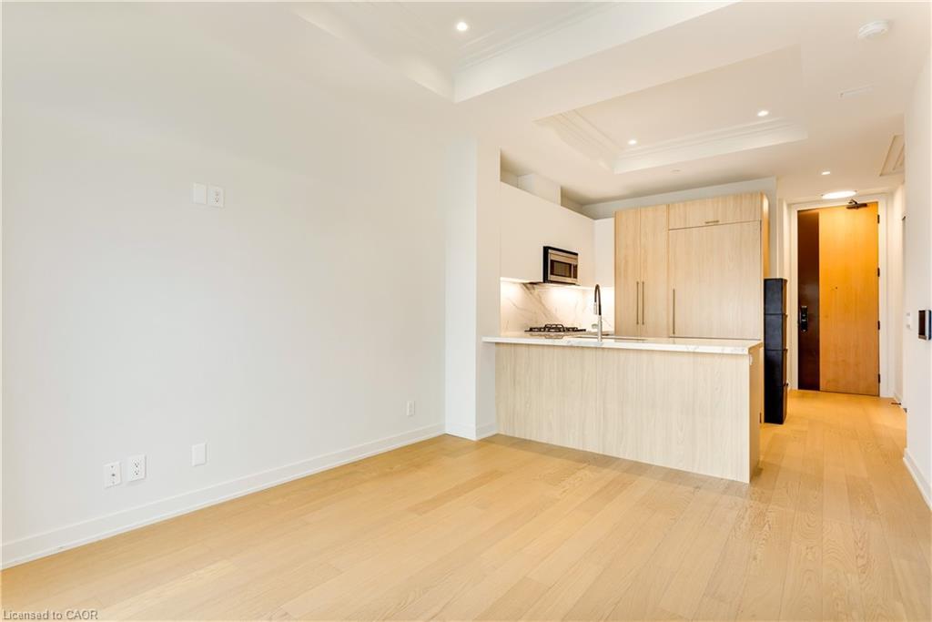 307-123 Maurice Drive, Oakville, ON - Indoor Photo Showing Kitchen
