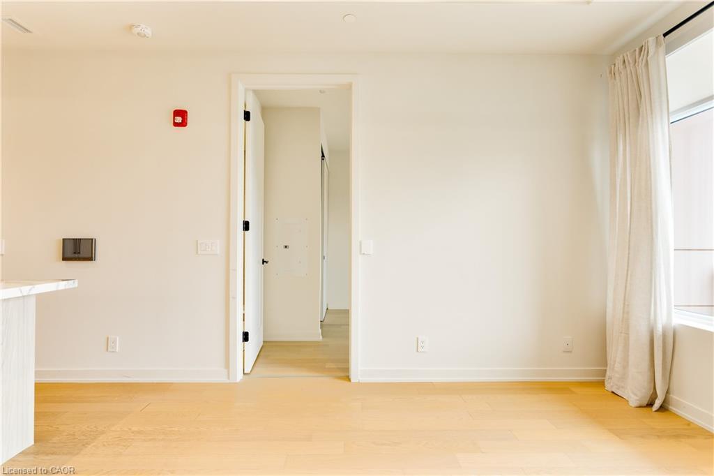 307-123 Maurice Drive, Oakville, ON - Indoor Photo Showing Other Room