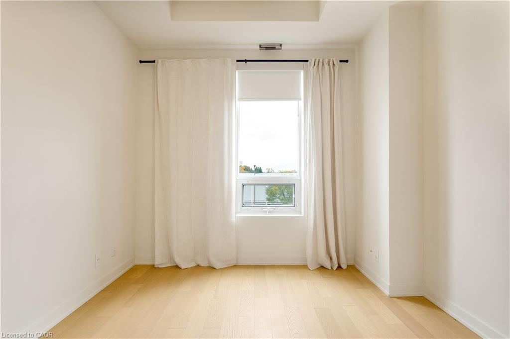 307-123 Maurice Drive, Oakville, ON - Indoor Photo Showing Other Room