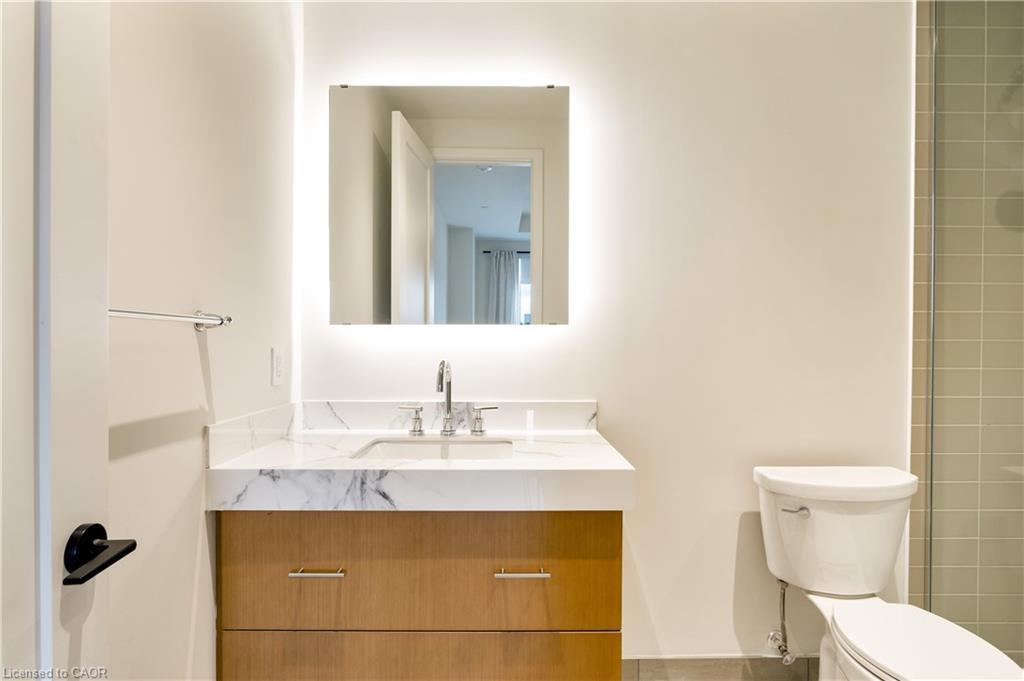 307-123 Maurice Drive, Oakville, ON - Indoor Photo Showing Bathroom