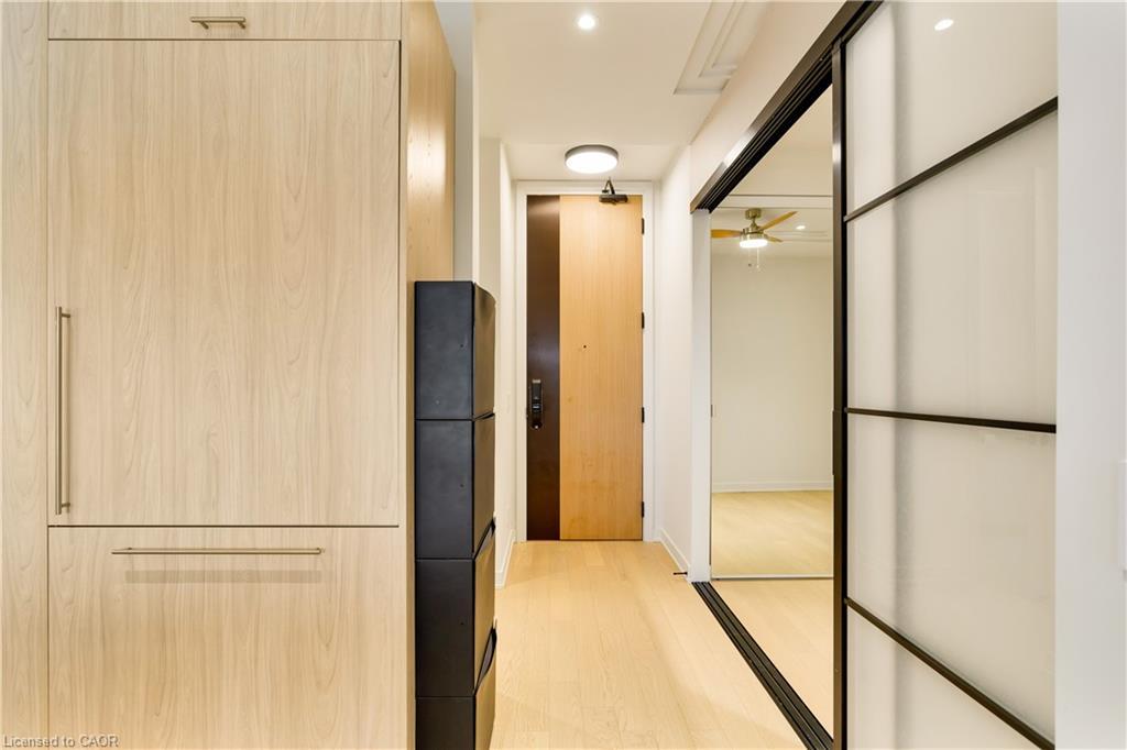 307-123 Maurice Drive, Oakville, ON - Indoor Photo Showing Other Room