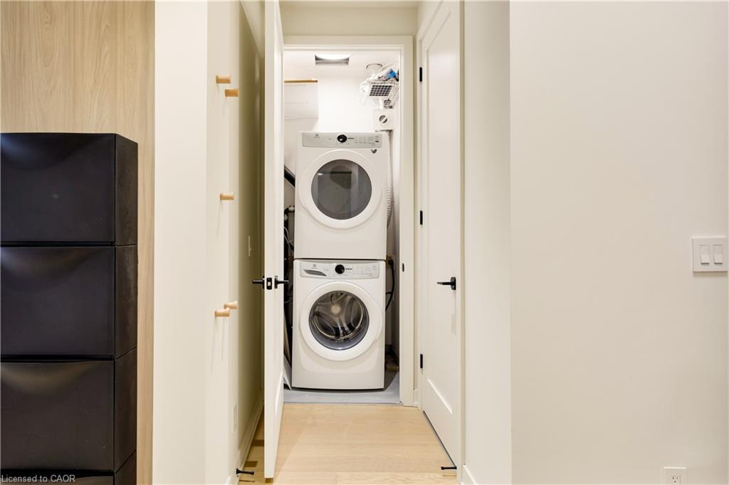 307-123 Maurice Drive, Oakville, ON - Indoor Photo Showing Laundry Room