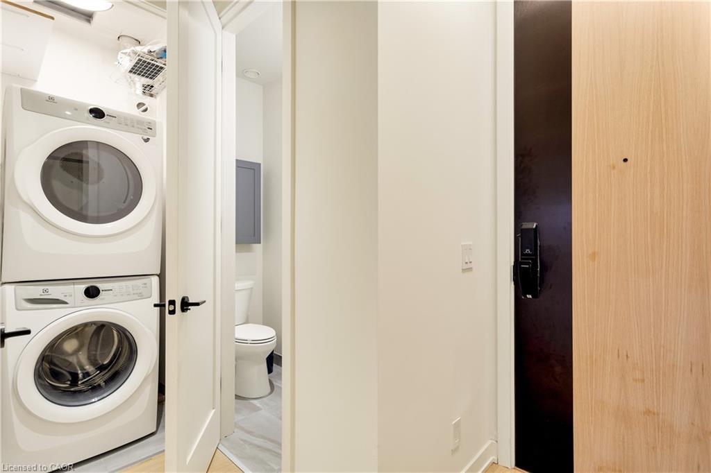 307-123 Maurice Drive, Oakville, ON - Indoor Photo Showing Laundry Room