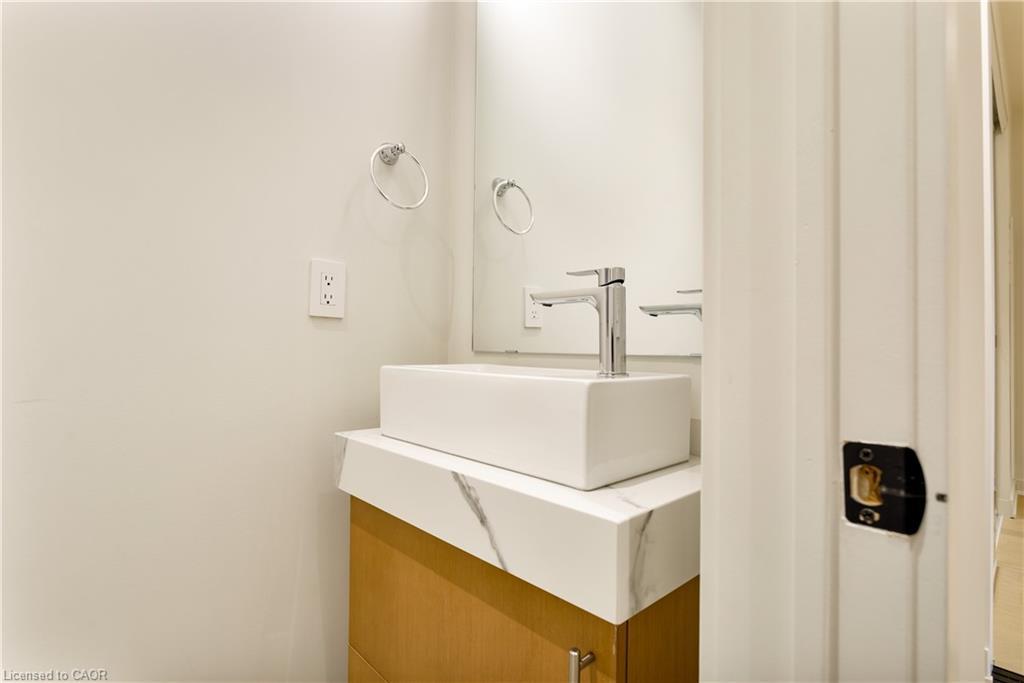 307-123 Maurice Drive, Oakville, ON - Indoor